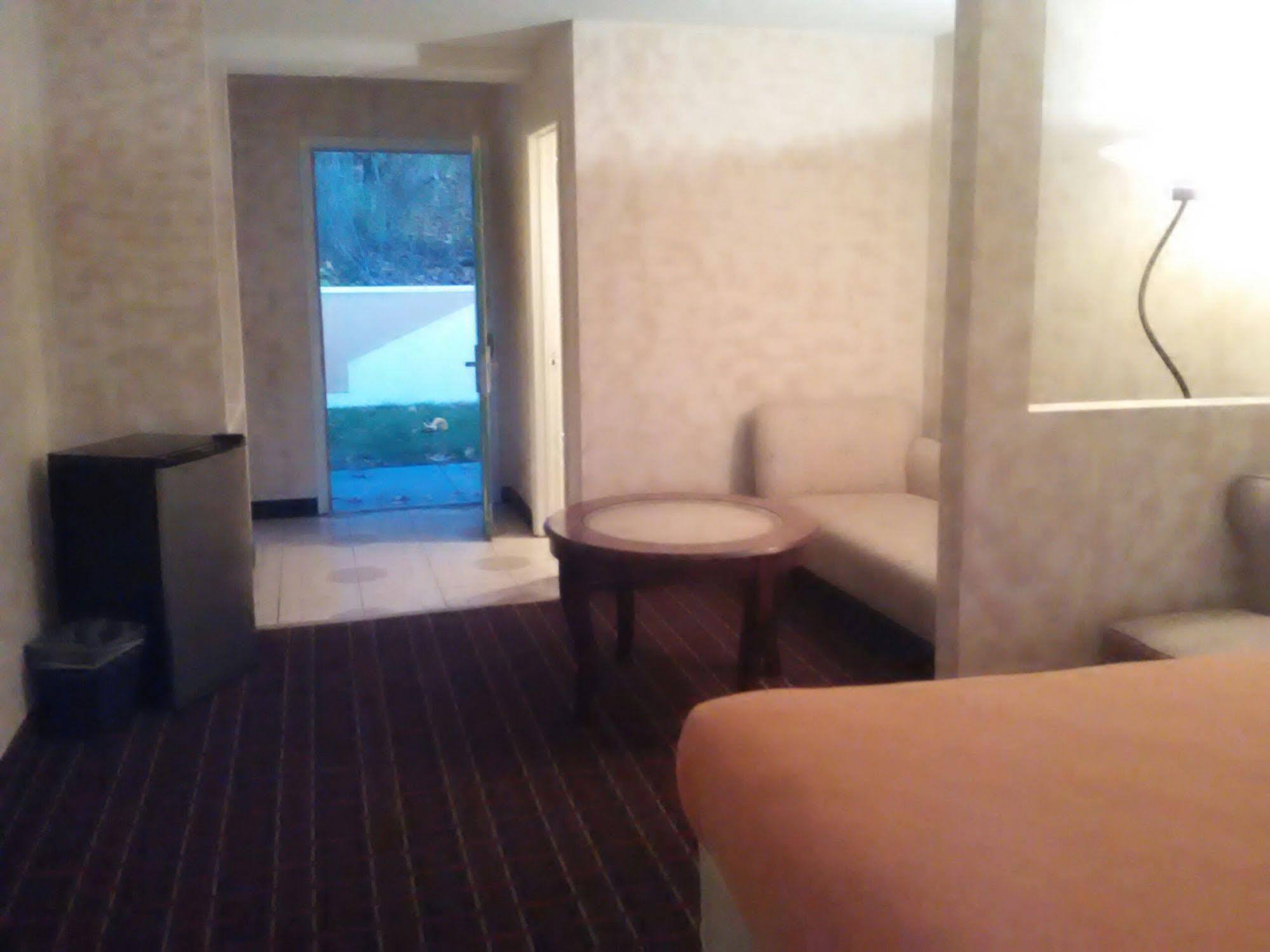 Executive Inn Coopersburg Bagian luar foto